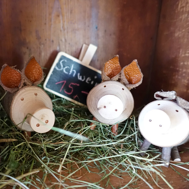 Schweinchen geschnitzt - Mitbringsel