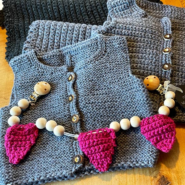 Babystrickweste Allgäuerisch